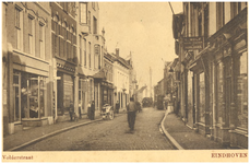 15685 Volderstraat, met rechts juwelier G. Wolf op nr. 19, 1910 - 1920