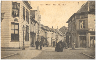 15690 Volderstraat, met rechts op de hoek café Limburgia, 1899 - 1920