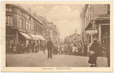 15771 Marktstraat, met links café Limburgia, 1900 - 1910