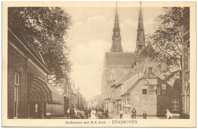 15772 Kerkstraat, met op de achtergrond de R.K. Catharniakerk, 1900 - 1910