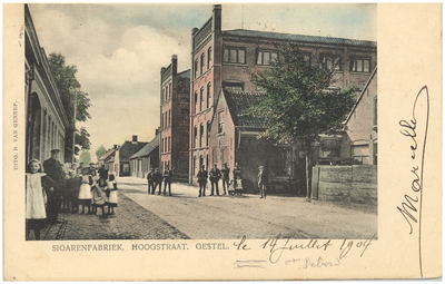15799 Hoogstraat, met sigarenfabriek Keraco en de smidse van Toontje van Eersel, 1900 - 1904