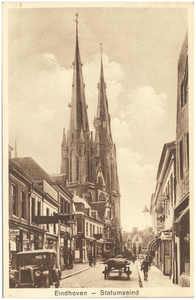 15899 Stratumseind gezien in de richting van de Catharinakerk, 1940 - 1950