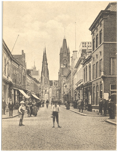 15951 Rechtestraat, met het raadhuis en op de achtergrond de Catharinakerk, 1900 - 1910