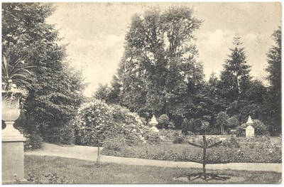 16005 De tuin van pensionaat Eikenburg, 1900 - 1910