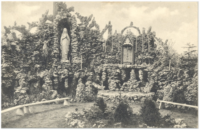 16007 De Grot in de tuin van pensionaat Eikenburg, 1900 - 1910