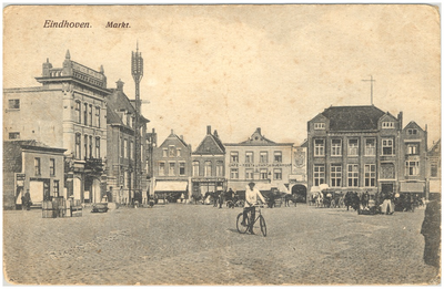 16138 Markt, met op de achtergrond Café restaurant de Beijenkorf en de Zuid Nederlandsche Bank, 1900 - 1930