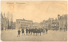 16141 Wilhelminaplein, met op de achtergrond het Philipskantoor, 1900 - 1930