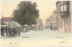 16182 Links huif- en hoogkarren tussen de Markt en de Hoedermarkt, 1902