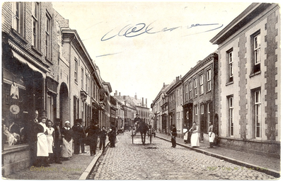 16199 Vrijstraat, met paard en kar op de achtergrond, 1900 - 1910