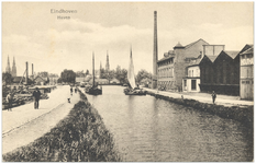 16205 Havenhoofd : met Stoomtimmerfabriek de Rietvink en op de achtergrond de Catharina- en Paterskerk, 1900 - 1910