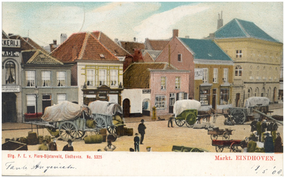 16245 Weekmarkt : met hoogkarren. Rechts op de achtergrond het waaggebouw. Helemaal links is een deel van de ...