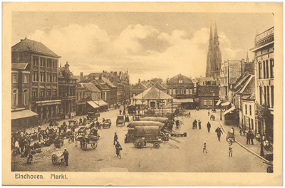 16306 Weekmarkt: karren. Op de achtergrond de Catharinakerk, 1895 - 1920