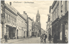 16367 Rechtestraat met J. Beekman op nr. 48 en verderop het raadhuis, 1895 - 1920