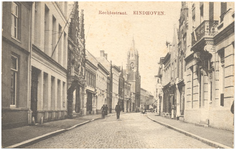 16368 Rechtestraat met links 't Hof van Holland en verderop het raadhuis, 1895 - 1920