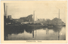 16470 Het laden of lossen van binnenvaartschepen in de haven, 1900 - 1910
