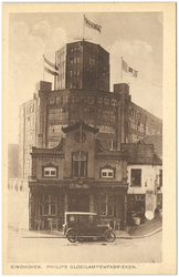 16473 Philipsfabrieken met op de voorgrond café Central (Tramhalt), Emmasingel, 1930 - 1940