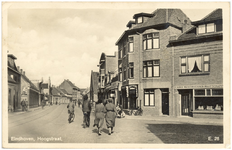16500 Hoogstraat, met rechts E.H.W.O. Wasmachinen Maatschappij en links slagerij van Tuijn, 1939