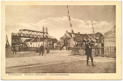 16530 De nieuwe voetbrug over het spoor, 1923