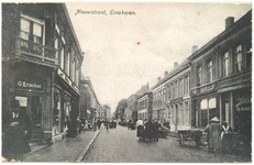 16558 Nieuwstraat, gezien in de richting van de Dommelstraat met links modehuis G. Brackel, 1900 - 1920