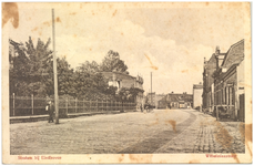 16612 Wilhelminastraat, het hoge pand rechts is onder architectuur en gebouwd door Jan Custers , 1910