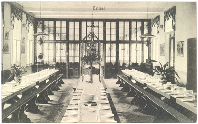 16689 De eetzaal van pensionaat Eikenburg, 1900 - 1910