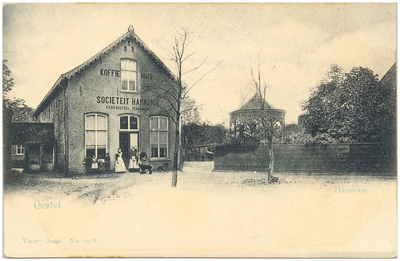 16726 Koffiehuis Societeit Harmonie, met op de achtergrond een kiosk, 1900 - 1910