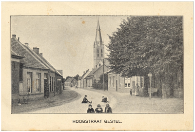 16755 Hoogstraat, met rechts achter de bomen café Den Hemel. Op de achtergrond de RK Lambertuskerk op nr. 299, 1910 - 1920