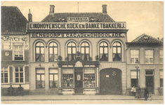 16959 Eindhovensche Koek- en Banketbakkerij van C.Verhoeven-van Gennip op de Markt, 1909