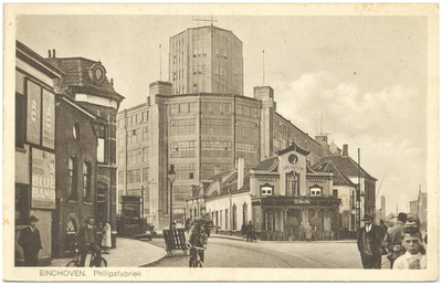 17002 Emmasingel, Hotel Central (Tramhalt) met op de achtergrond de Philipsfabrieken, 1920 - 1940