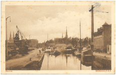 17059 Havenhoofd : met rechts Stoomtimmerfabriek de Rietvink en op de achtergrond de Catharina- en Paterskerk, 1920 - 1940