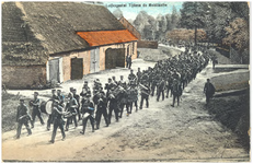 17137 Mobilisatie : Soldaten marcheren door de straat, 1914 - 1918