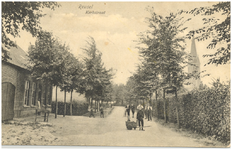 17176 Kerkstraat, rechts op de achtergrond de RK kerk, 1920 - 1930