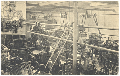 17202 Het weven in de weverij van de firma van Dijk-Manders & Co, 1920 - 1940