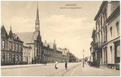 17233 Marktstraat, met het klooster Sint Aloysius en op de hoek met de Watermolenwal het postkantoor, 1895 - 1905