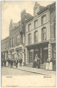 17254 Veestraat, de winkel van Jos Leloup, magzijn De Duif en de Helmondsche Manufacturenhandel Meemkens, 1900 - 1920