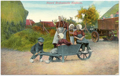 17876 Het spelen met de kruiwagen, 1905 - 1914