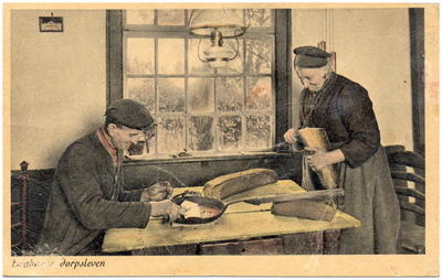 17996 Consumptie : het snijden en soppen van brood, 1910 - 1940