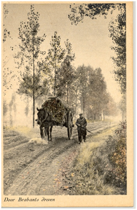 18013 Het vervoeren van de oogst met de hoogkar, 1900 - 1930