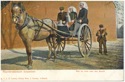 18054 Het rijden met de hoogkar, met erop drie personen en een melkbus, met erachter een kind met twee broden in de ...