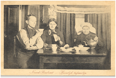 18084 Consumptie : het drinken van koffie, aan tafel, 1900 - 1930