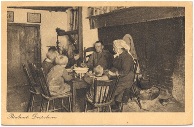 18086 Consumptie : het eten aan tafel met het hele gezin, 1900 - 1930