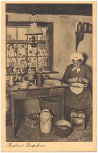 18113 Voedselbereiding : het schillen van aardappelen, aan de tafel, 1918