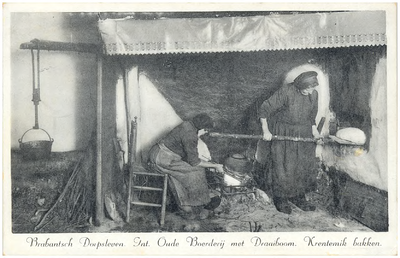 18133 Voedselbereiding : het bakken van brood door de boerin in de oven in de schouw, 1900 - 1930