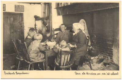 18138 Consumptie : het eten van een maaltijd door een gezin aan tafel, 1910 - 1935