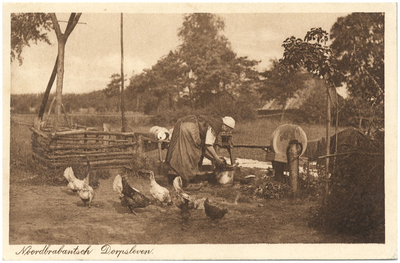 18211 Het voeren van kippen door de boerin tussen de put en de slijpsteen, 1905 - 1914