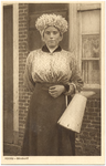 18246 Vrouw met kan, 1890 - 1910