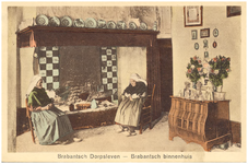 18287 Het handwerken door twee vrouwen bij de schouw, 1890 - 1920