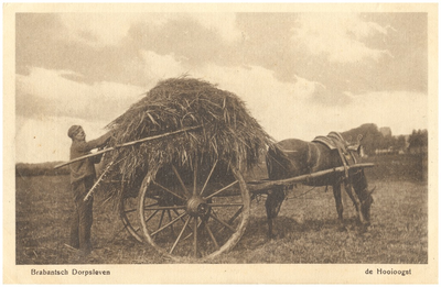 18294 Het laden met hooi op de hoogkar door de boer, 1910 - 1930