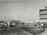 448 De rotonde, het station en het postkantoor op het 18 Septemberplein, gezien van de Hermanus Boexstraat, 10-1968