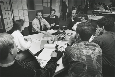 924 Een bespreking in het DAF-bemiddelingsbureau van Arbeidsbureau Start, 03-1993